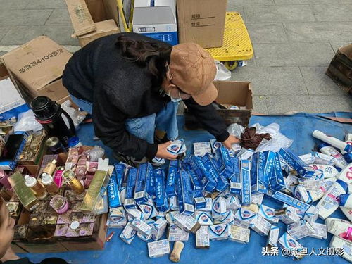 一地?cái)傎u被燒過的日用品挺火,難道是一種新的營銷方式 值得佩服