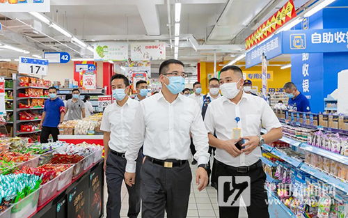 平陽縣委書記章壽禹督查疫情防控和節(jié)前安全生產工作